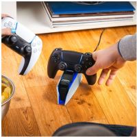 Stojan na herní ovladač FIXED Charging Station pro dva bezdrátové ovladače DualSense PlayStation 5 černo-bílá (8)